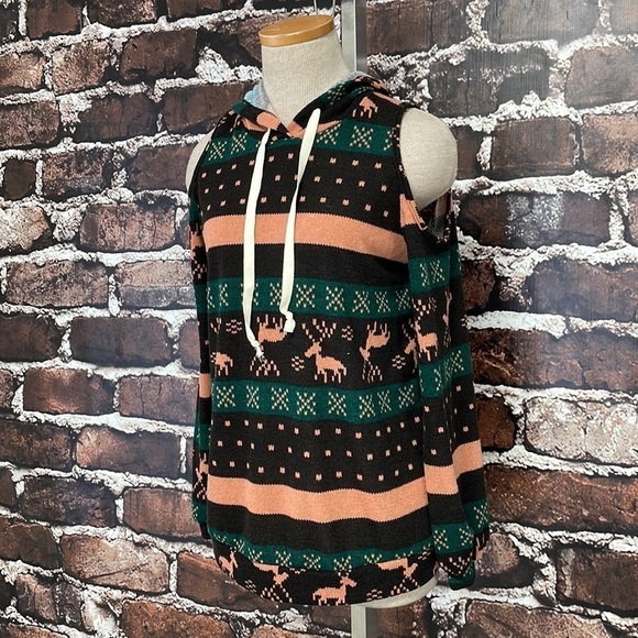 Miss U Sweater Christmas Womens Small Black Green NWT Winter Cold Shoulder Knit - Picture 5 of 13